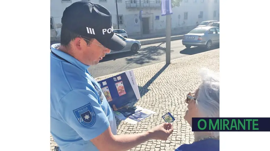 PSP alerta para possíveis burlas com novas notas de 100 e 200 euros PSP alerta para possíveis burlas com novas notas de 100 e 200 euros