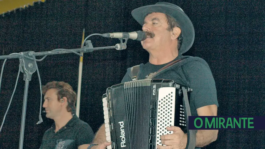 Quim Barreiros leva o Hino dos Vagineiros à terra dos Fenómenos