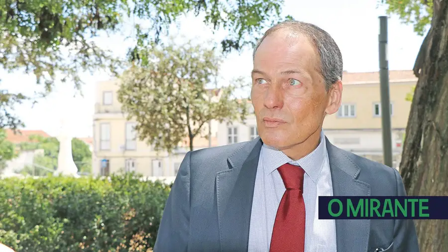 Sinto-me feliz quando olho para os jornais e não vejo o meu nome associado a escândalos Sinto-me feliz quando olho para os jornais e não vejo o meu nome associado a escândalos