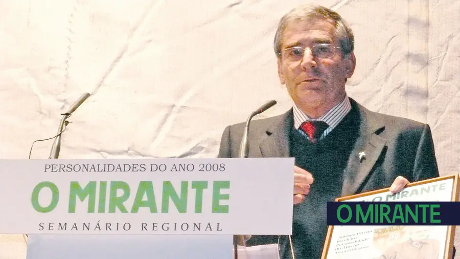 Padre António Pereira homenageado pelos 50 anos de sacerdócio Padre António Pereira homenageado pelos 50 anos de sacerdócio