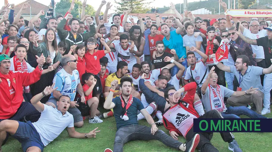 Vilafranquense celebrou no Cevadeiro subida histórica à II Liga de futebol Vilafranquense celebrou no Cevadeiro subida histórica à II Liga de futebol