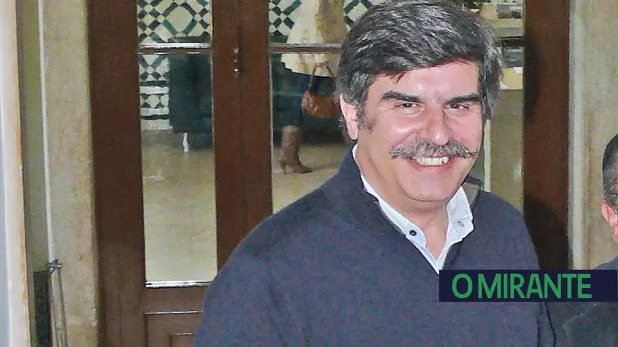 Ex-director do urbanismo da Câmara de Santarém nega ter favorecido a filha Ex-director do urbanismo da Câmara de Santarém nega ter favorecido a filha