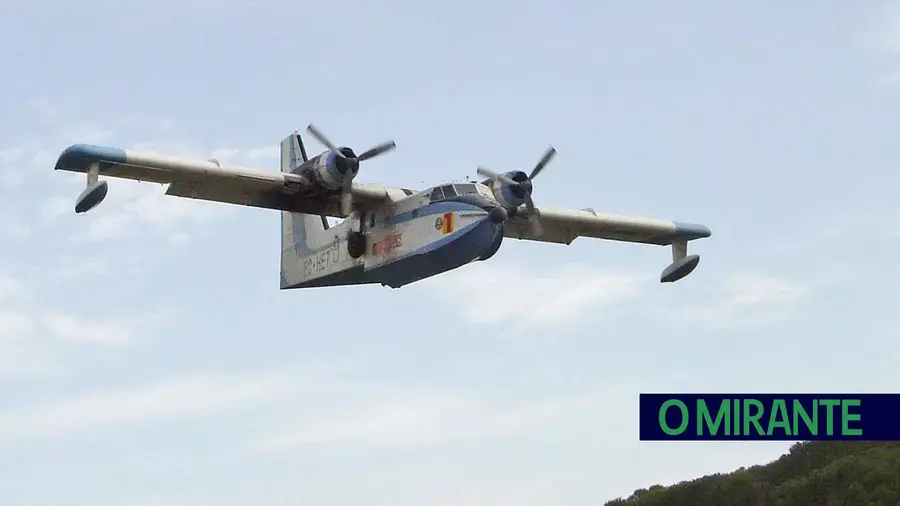 Avião de combate a incêndios cai na Albufeira de Castelo de Bode
