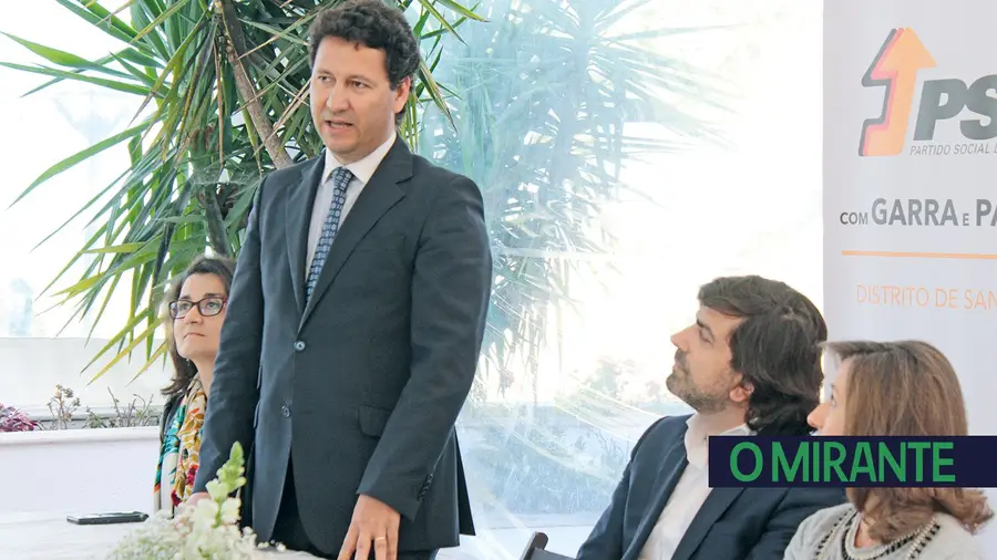 Revolução na lista de candidatos do PSD/Santarém deixa actuais deputados de fora Revolução na lista de candidatos do PSD/Santarém deixa actuais deputados de fora