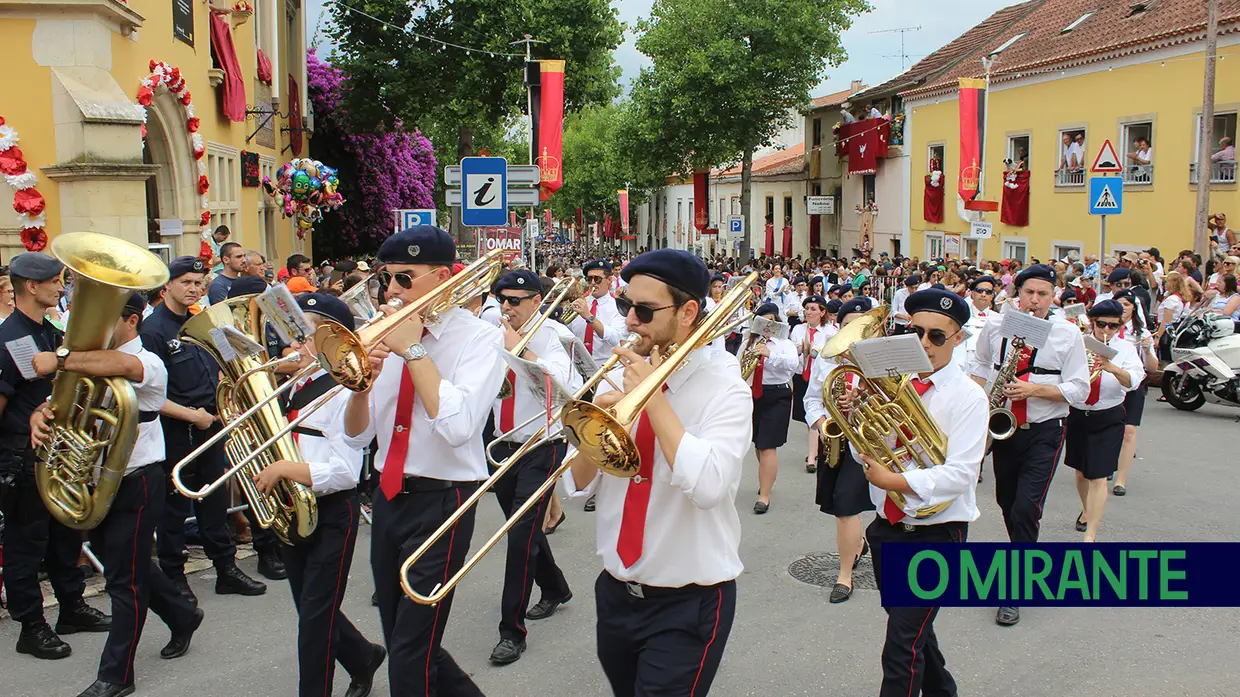 Cortejo principal Festa dos Tabuleiros em Tomar