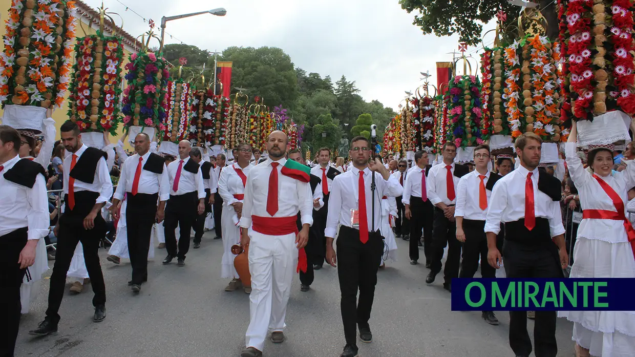 Cortejo principal Festa dos Tabuleiros em Tomar