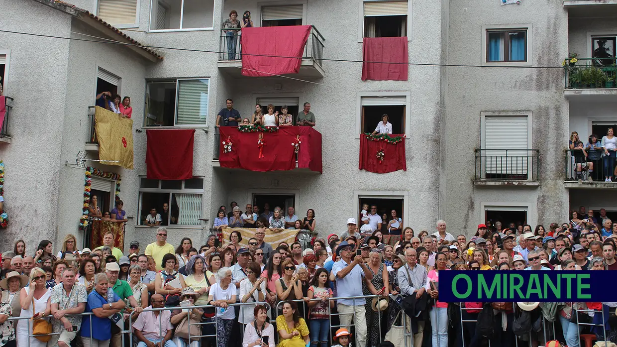 Cortejo principal Festa dos Tabuleiros em Tomar