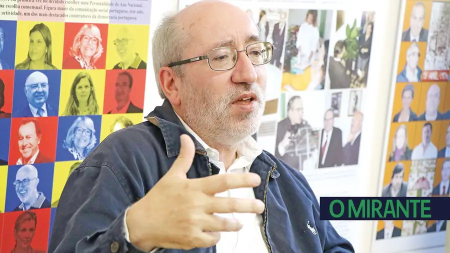 António Filipe está há tantos anos no Parlamento que é mais velho que a mobília António Filipe está há tantos anos no Parlamento que é mais velho que a mobília