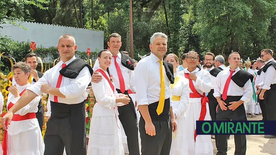 Antes do cortejo que é o ponto alto da Festa dos Tabuleiros