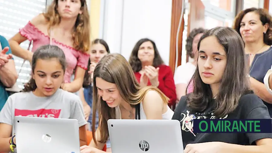 A Escola Básica 2,3 Mem Ramires A Escola Básica 2,3 Mem Ramires