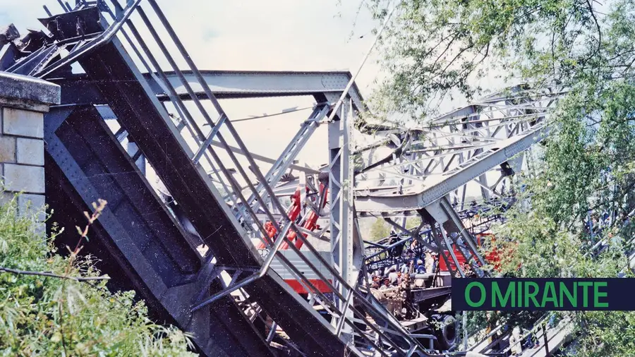 O dia em que a ponte de Coruche caiu contado pelo fotógrafo que registou o momento O dia em que a ponte de Coruche caiu contado pelo fotógrafo que registou o momento