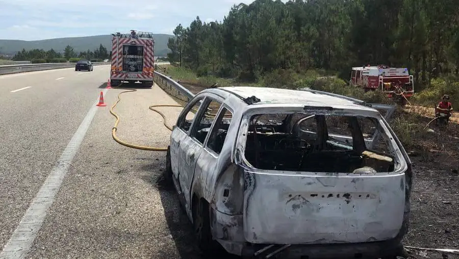 Incêndio em viatura alastra à vegetação da auto-estrada em Fátima