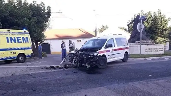 Acidente com ambulância da Cruz Vermelha na Chamusca