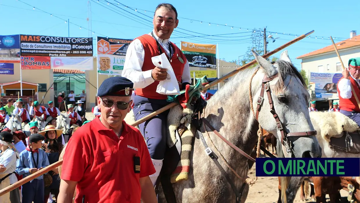 Desfile e homenagem ao campino nas festas de Samora Correia