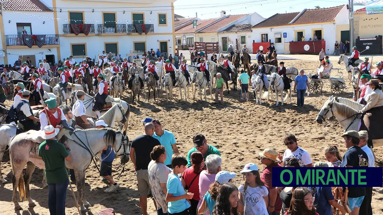 Desfile e homenagem ao campino nas festas de Samora Correia
