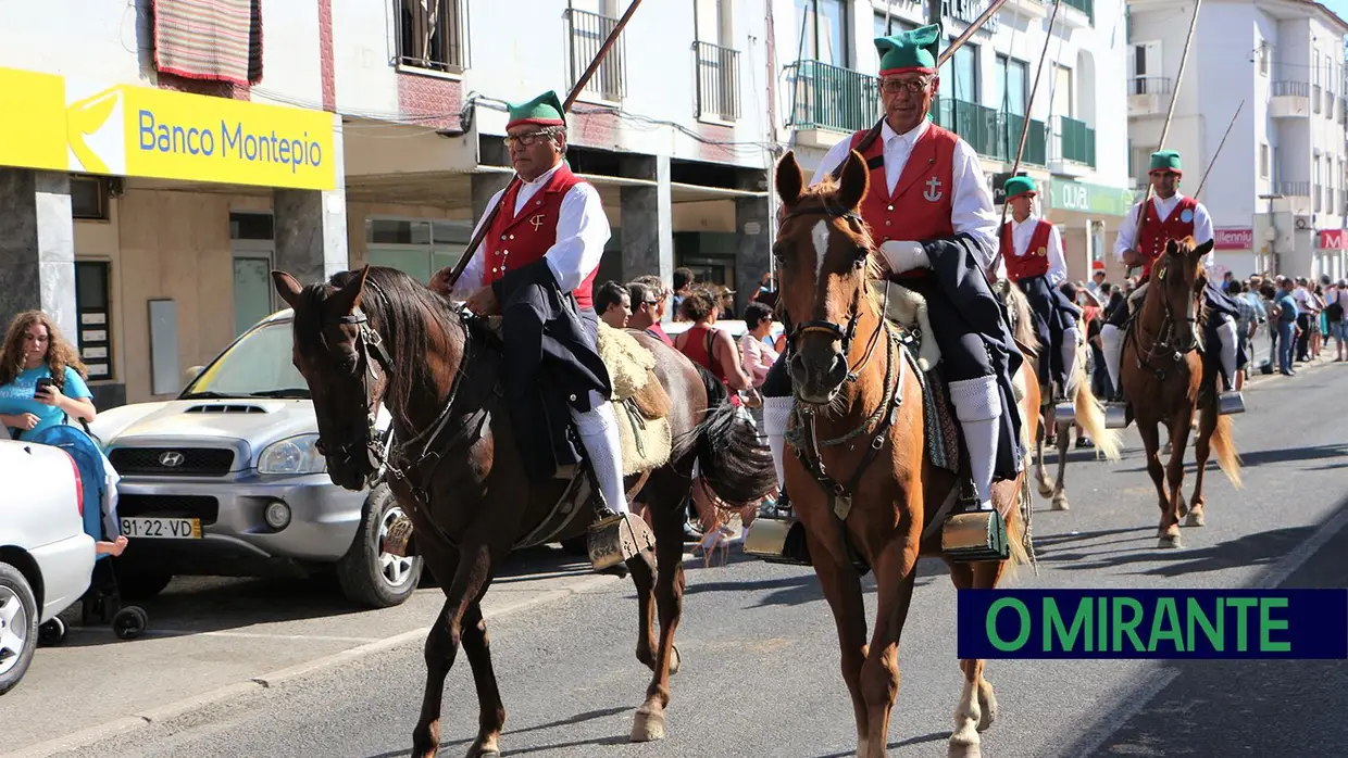 Desfile e homenagem ao campino nas festas de Samora Correia