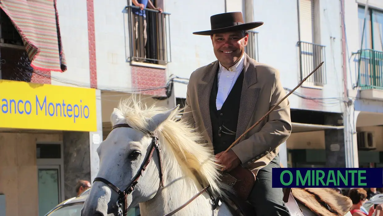 Desfile e homenagem ao campino nas festas de Samora Correia