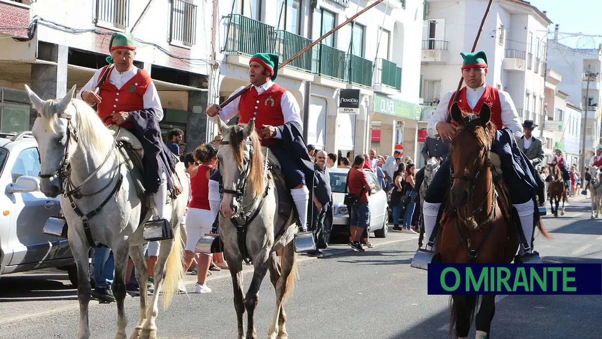 Desfile e homenagem ao campino nas festas de Samora Correia