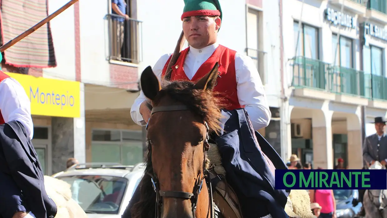 Desfile e homenagem ao campino nas festas de Samora Correia