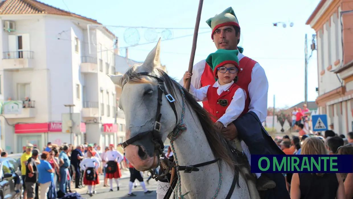 Desfile e homenagem ao campino nas festas de Samora Correia