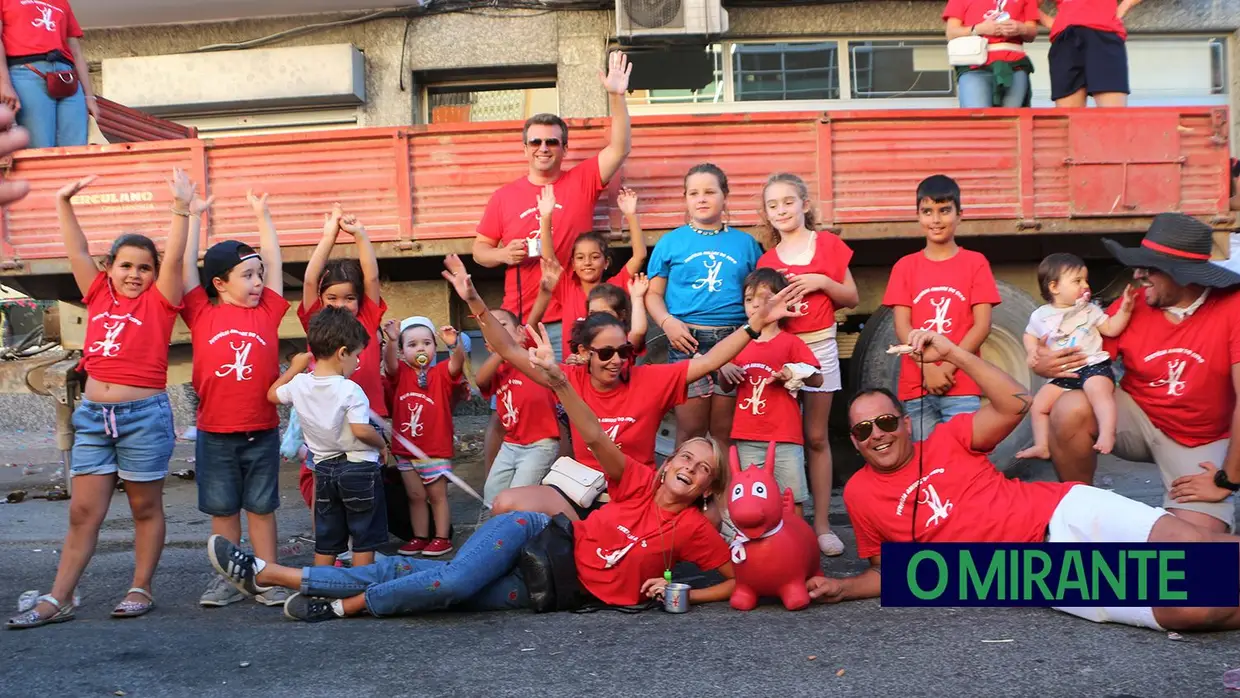 Desfile e homenagem ao campino nas festas de Samora Correia