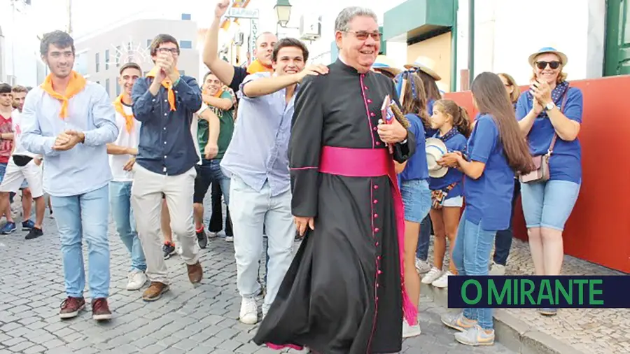 Apita o comboio, lá vai a apitar.... Apita o comboio, lá vai a apitar....