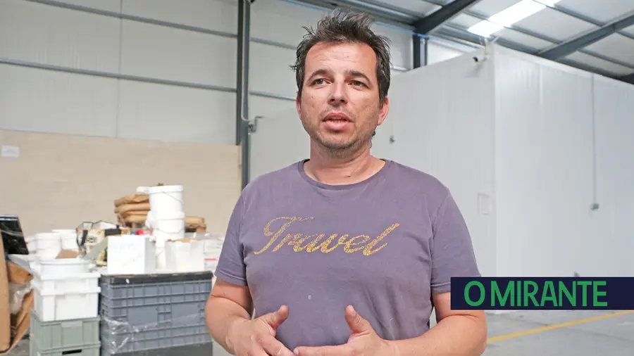 Fábrica abandonada no Porto Alto é ameaça para a saúde pública Fábrica abandonada no Porto Alto é ameaça para a saúde pública