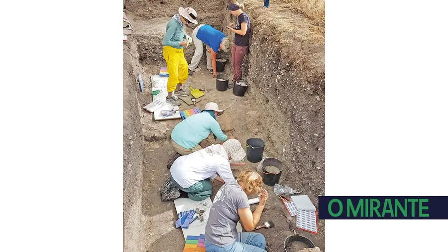 Voluntários americanos e arqueólogos portugueses fazem escavações em Muge Voluntários americanos e arqueólogos portugueses fazem escavações em Muge