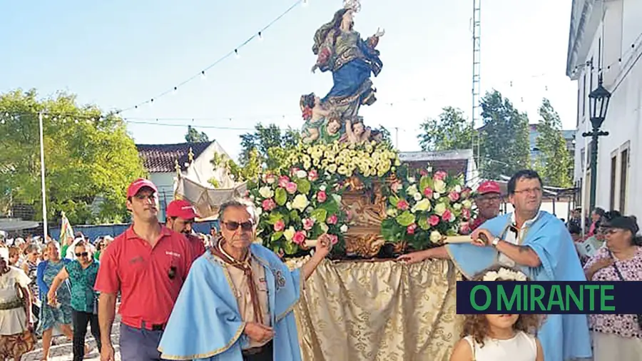 A procissão em honra de Nossa Senhora da Assunção A procissão em honra de Nossa Senhora da Assunção