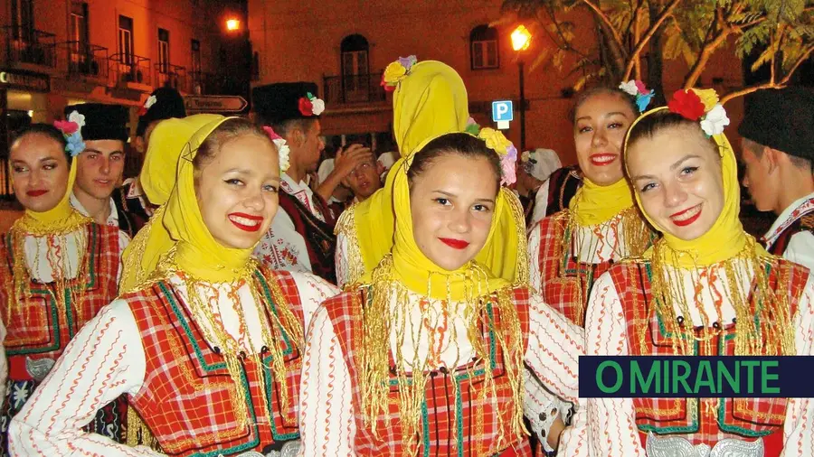 O Folkloren Ansambul Bravo O Folkloren Ansambul Bravo