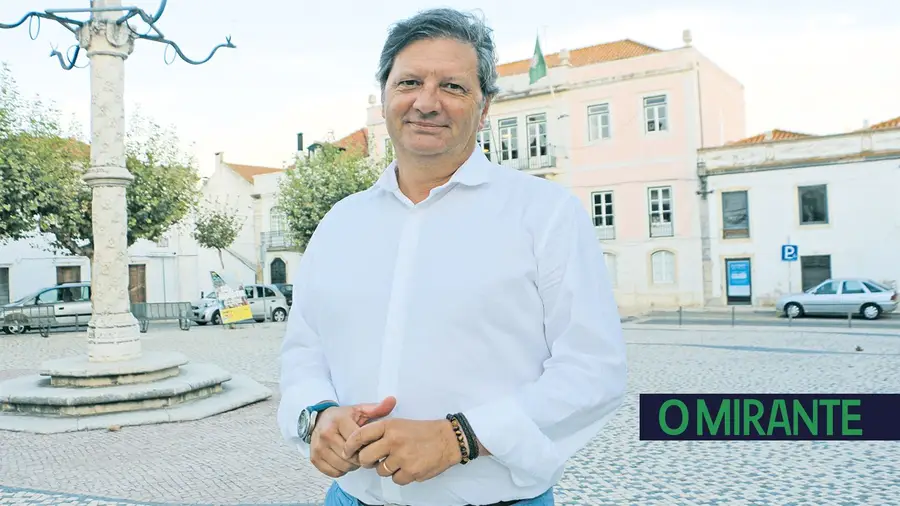 Vereador do PSD de Azambuja diz que é um verbo de encher no executivo Vereador do PSD de Azambuja diz que é um verbo de encher no executivo
