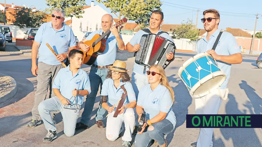 Foi ao som do grupo Os Mazorros Foi ao som do grupo Os Mazorros