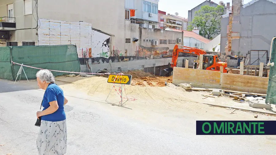 Acção popular pára construção de prédio no centro de Alverca