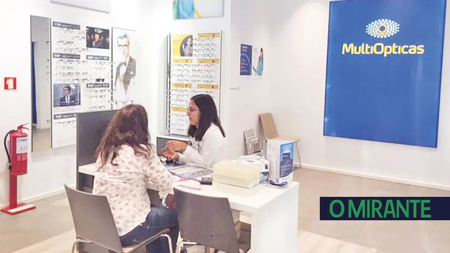 Regresso às aulas de óculos novos com armações oferecidas Regresso às aulas de óculos novos com armações oferecidas