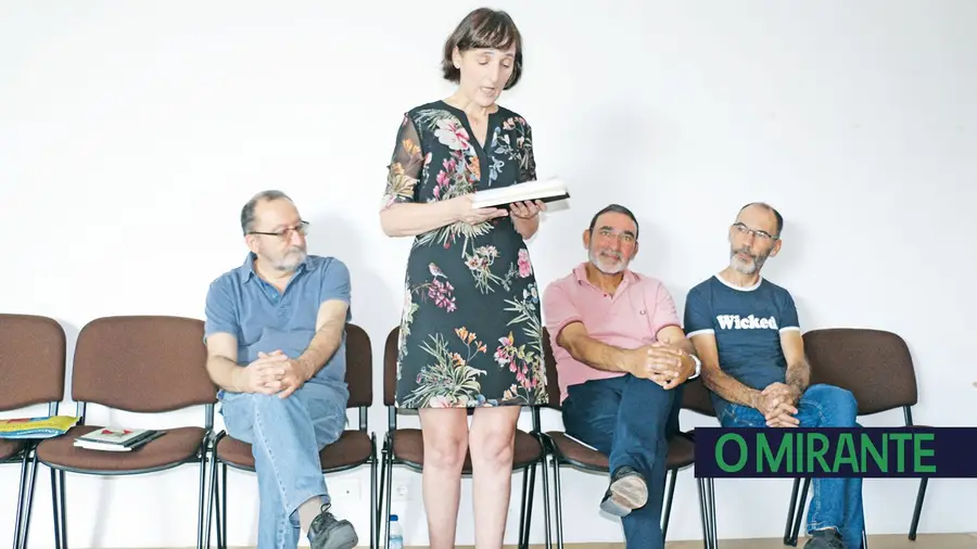 Revista Nervo ao ritmo da dança e da poesia Revista Nervo ao ritmo da dança e da poesia