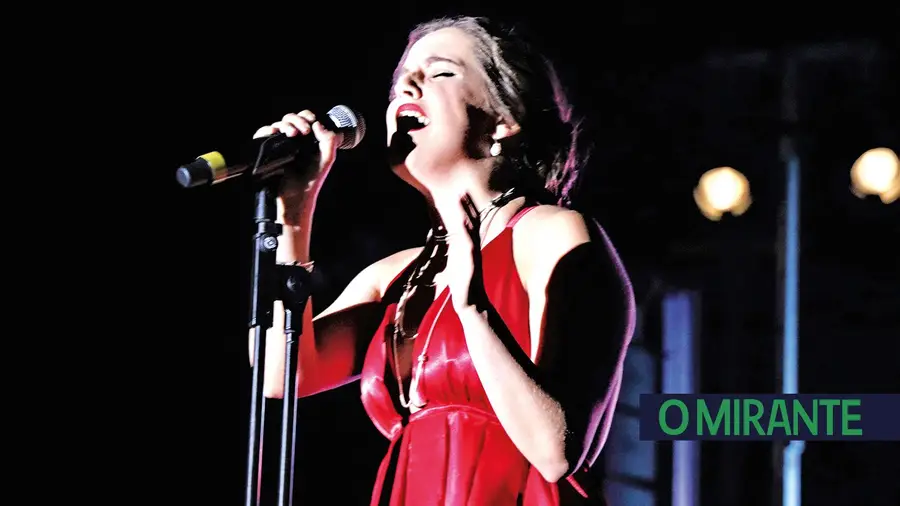 A cantora natural do Cartaxo A cantora natural do Cartaxo