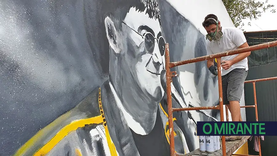 Ulme homenageia José Cid com mural e aguarda visita do músico Ulme homenageia José Cid com mural e aguarda visita do músico