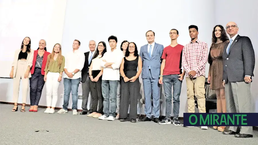 Rotary Clube de Santarém premeia jovem do Lar dos Rapazes