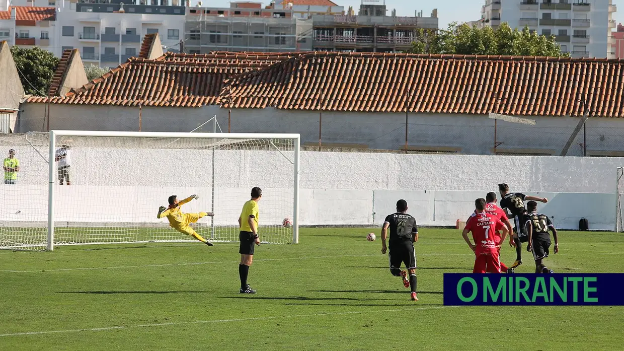 FC Alverca na liderança e Santarém e Fátima derrotados em casa