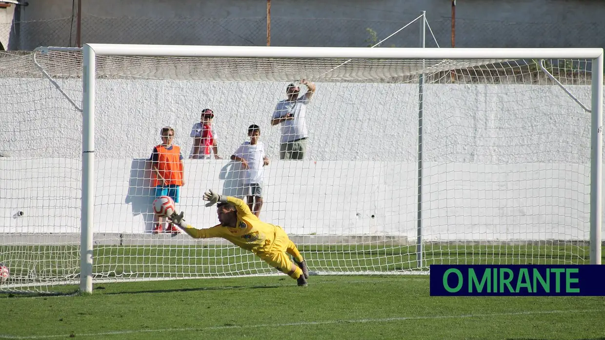 FC Alverca na liderança e Santarém e Fátima derrotados em casa