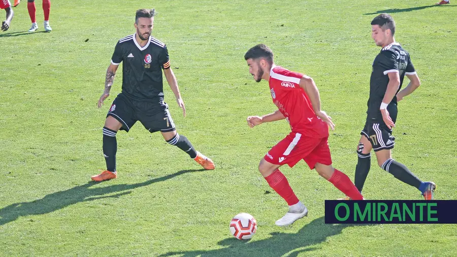 FC Alverca na liderança e Santarém e Fátima derrotados em casa FC Alverca na liderança e Santarém e Fátima derrotados em casa