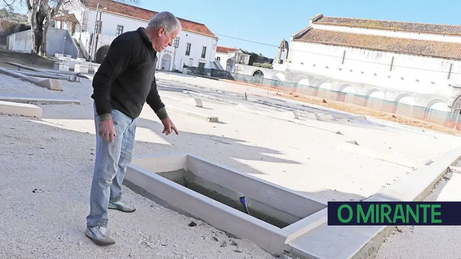 Obras do Largo de Almoster continuam paradas mas já chegaram a tribunal Obras do Largo de Almoster continuam paradas mas já chegaram a tribunal