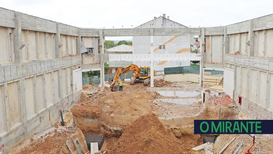 Cine-teatro de Ourém vai transformar-se em centro de artes e espectáculos