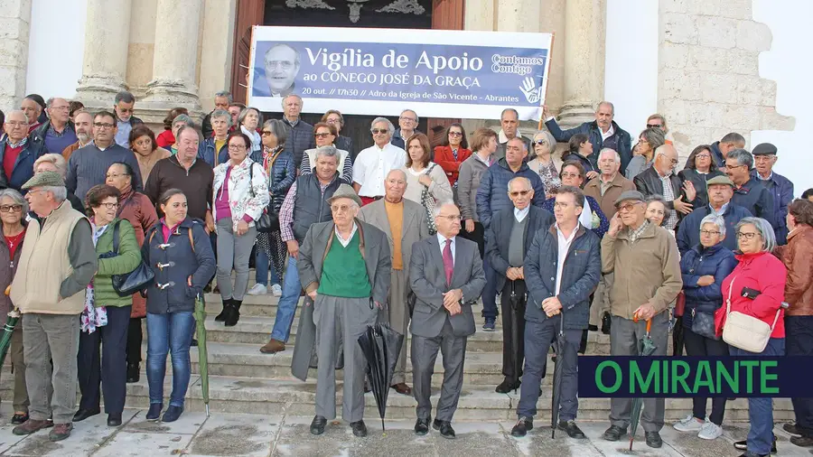 Missa em Abrantes com manifestação à porta da igreja