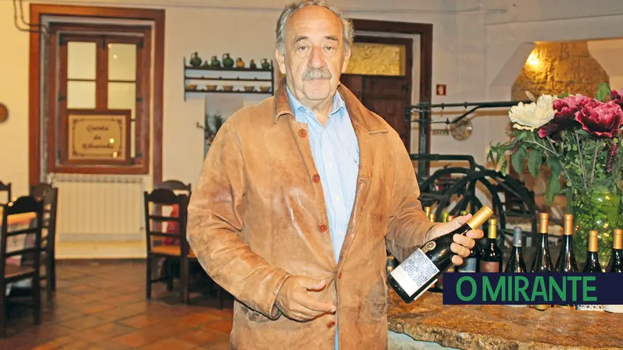 Beber vinho de forma moderada faz bem à saúde Beber vinho de forma moderada faz bem à saúde