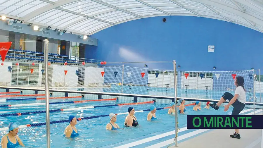 Chove na piscina coberta de Vila Franca de Xira Chove na piscina coberta de Vila Franca de Xira