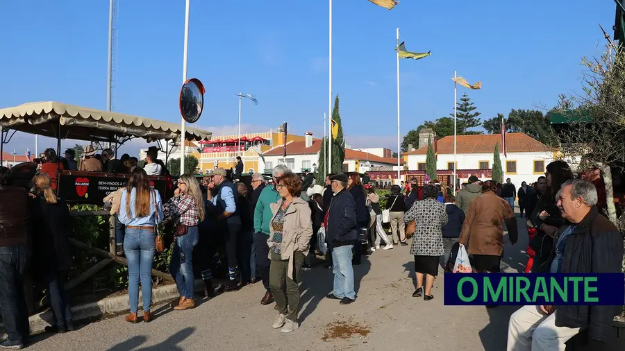 Estacionamento do Centro de Saúde usado por visitantes da Feira da Golegã