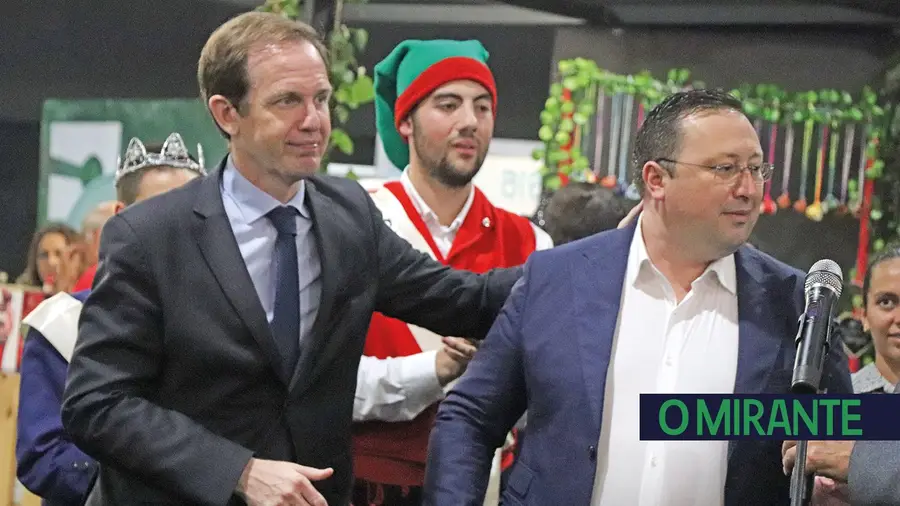 Presidente do Cartaxo quer intercâmbios de jovens com a Roménia em 2020 Presidente do Cartaxo quer intercâmbios de jovens com a Roménia em 2020