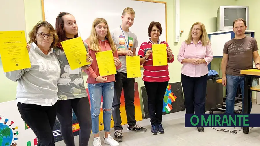 Três alunos do Agrupamento de Escolas Marcelino Mesquita do Cartaxo Três alunos do Agrupamento de Escolas Marcelino Mesquita do Cartaxo