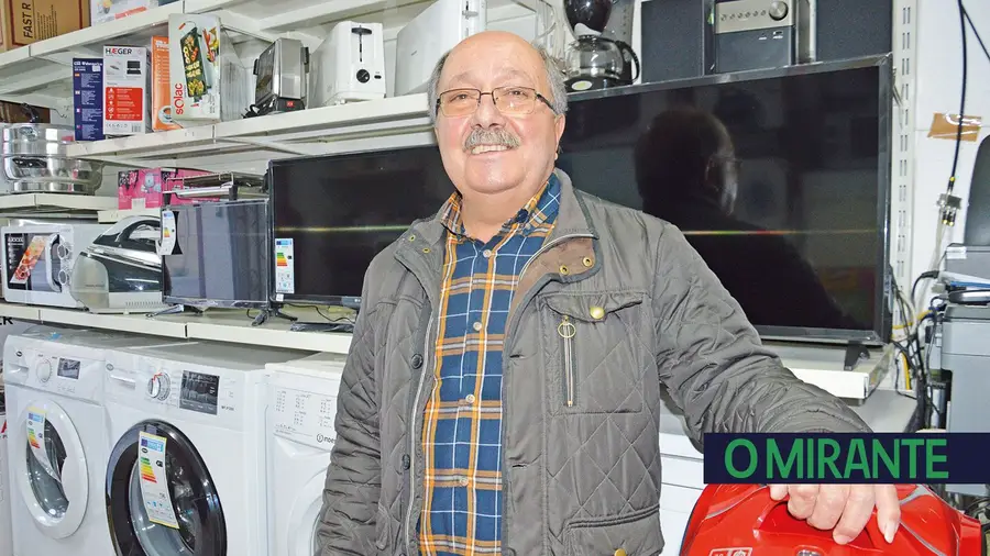Do sonho de ser piloto de aviões a técnico de electrónica Do sonho de ser piloto de aviões a técnico de electrónica